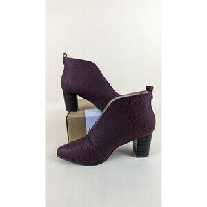 Journee Collection Bellamy Booties Womens 7.5 M Burgundy Ankle Boots Shoes NWB